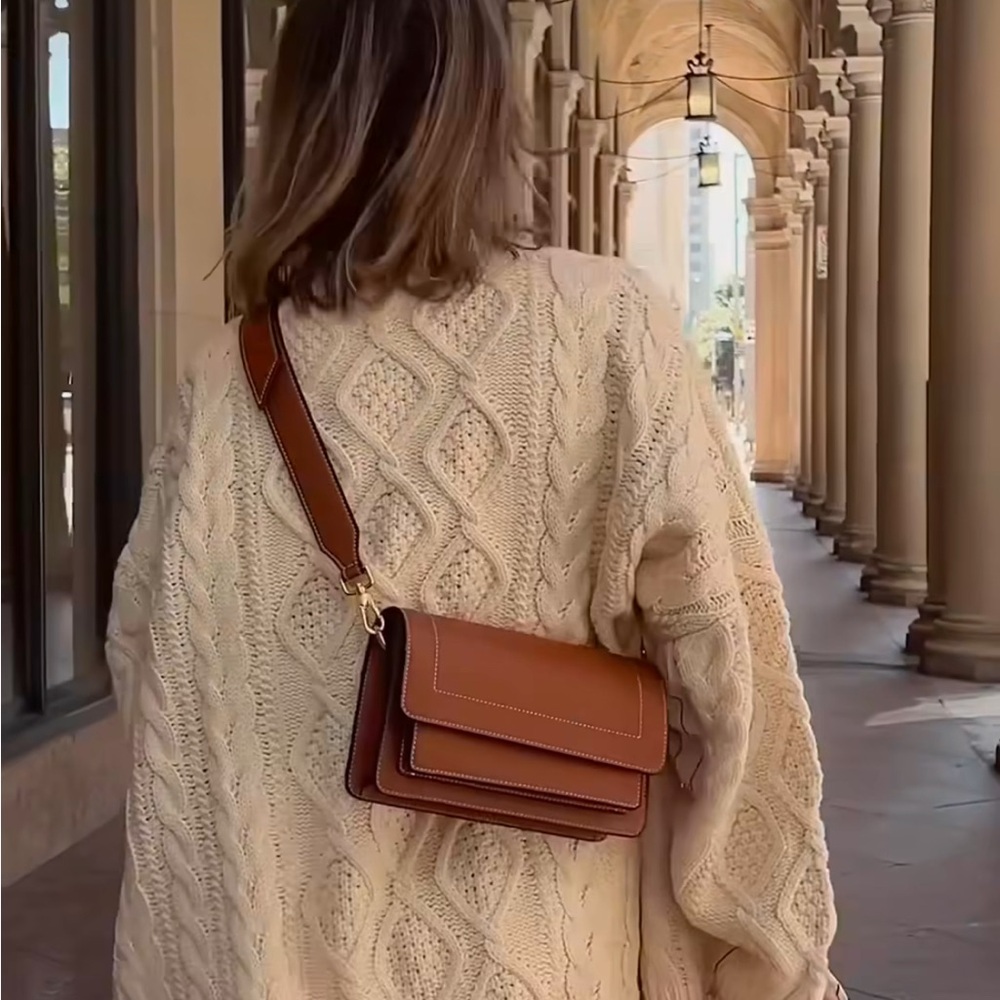 NEW Allyn leather shoulder bag!!